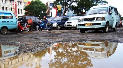 Ahok Targetkan Jalan di DKI `Bebas Lubang` pada 2014